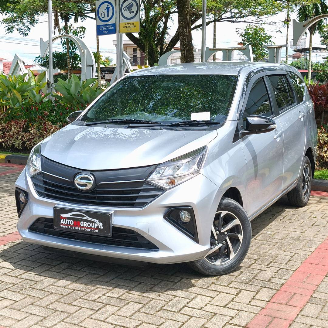 daihatsu-sigra-r-lcgc-1200-matic-minor-change-4x2-premium-silver-3rows-2023-b-1992-hky-3234