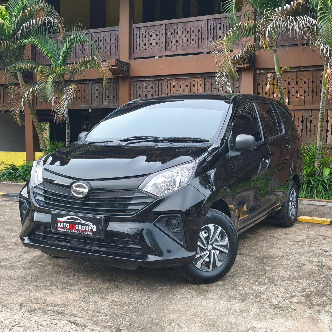 daihatsu-sigra-d-lcgc-1000-manual-minor-change-4x2-premium-black-3rows-2023-b-2782-fkx-3328