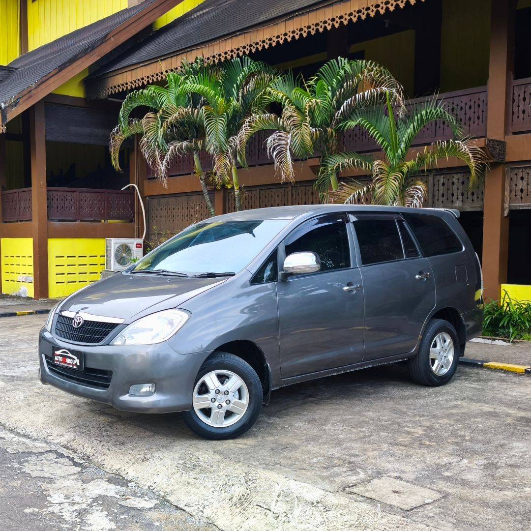 toyota-new-kijang-innova-j-mpv-2000-manual-4x2-premium-grey-3rows-2011-b-1623-pkw-3338