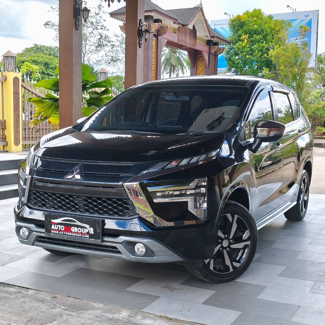 mitsubishi-xpander-ultimate-mpv-1500-matic-4x2-premium-black-3rows-2022-b-2025-uzu-3348
