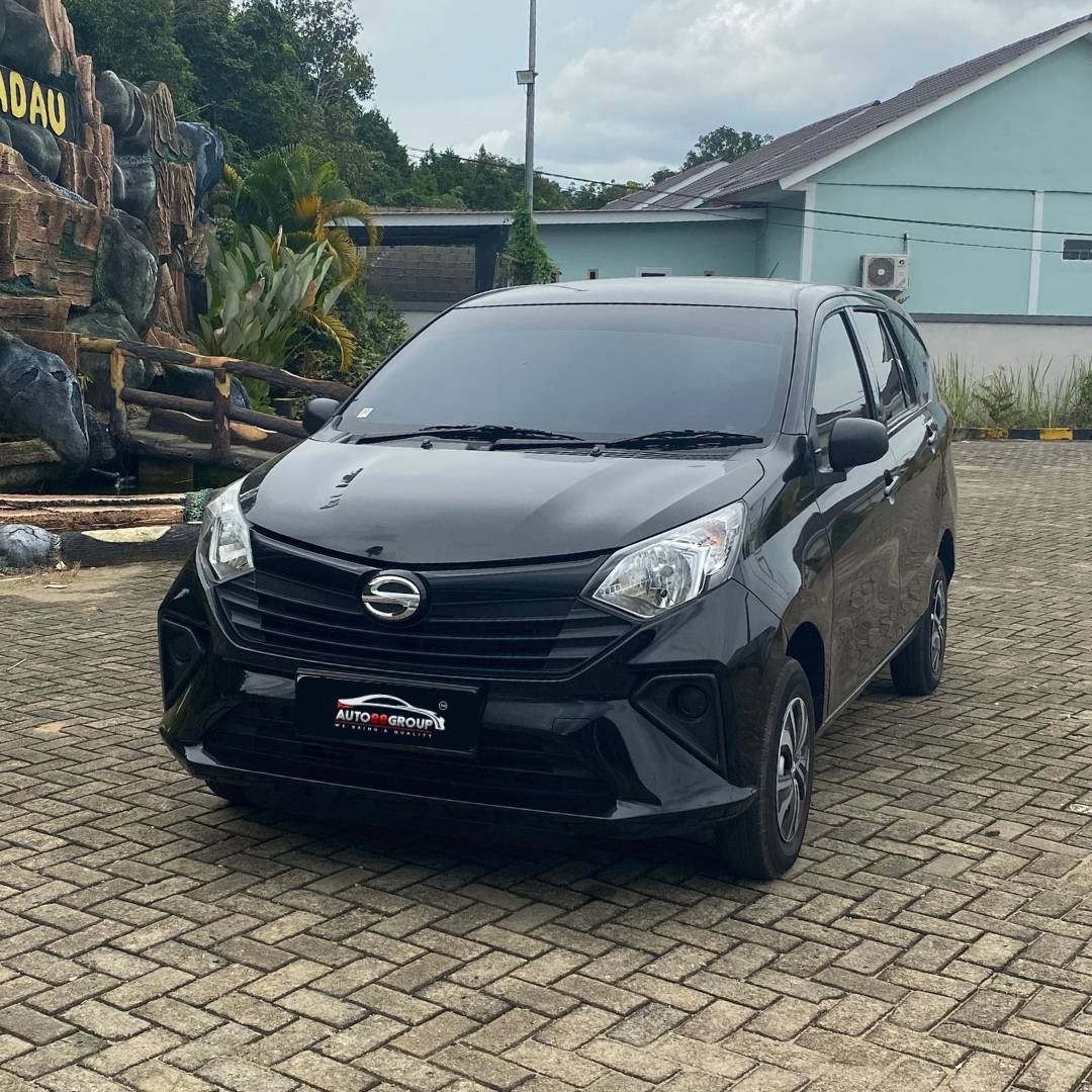 daihatsu-sigra-d-lcgc-1000-manual-minor-change-4x2-premium-black-3rows-2023-b-2098-fkx-3463