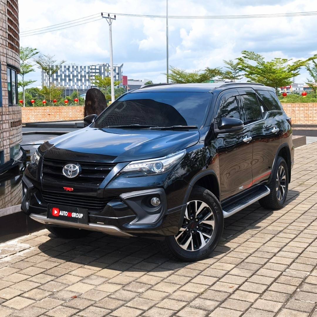 toyota-all-new-fortuner-vrz-suv-2400-matic-trd-sportivo-4x2-diesel-black-3rows-2018-a-1568-td-3493